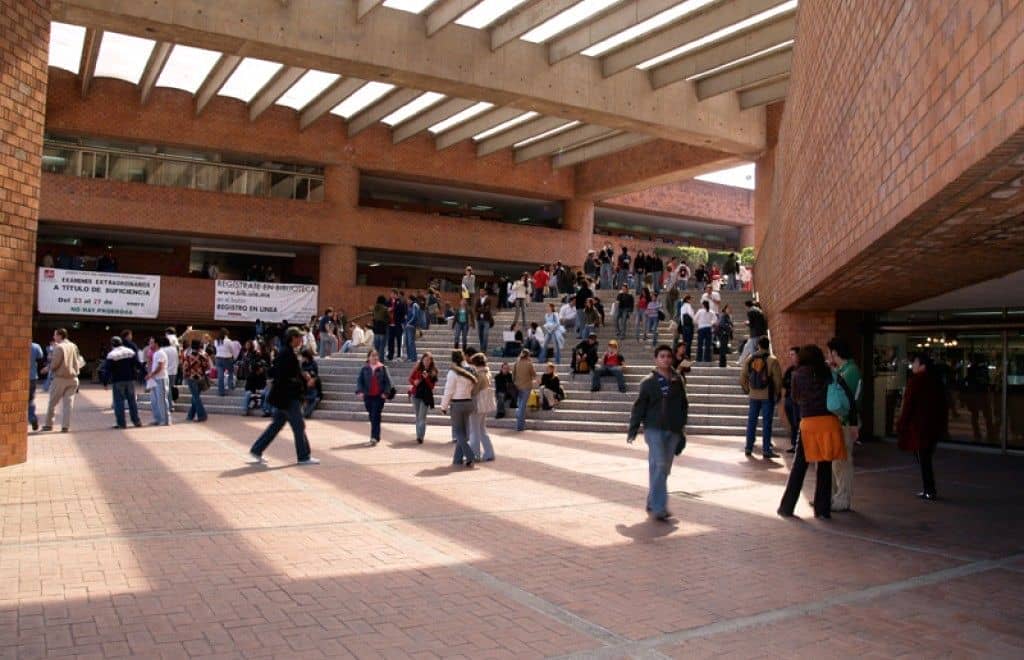 Los mundos juveniles religiosos. Acercamientos a los jóvenes desde la experiencia universitaria