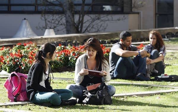 Participación juvenil en la Pontificia Universidad Javeriana- Bogotá: la incidencia política y el capital social