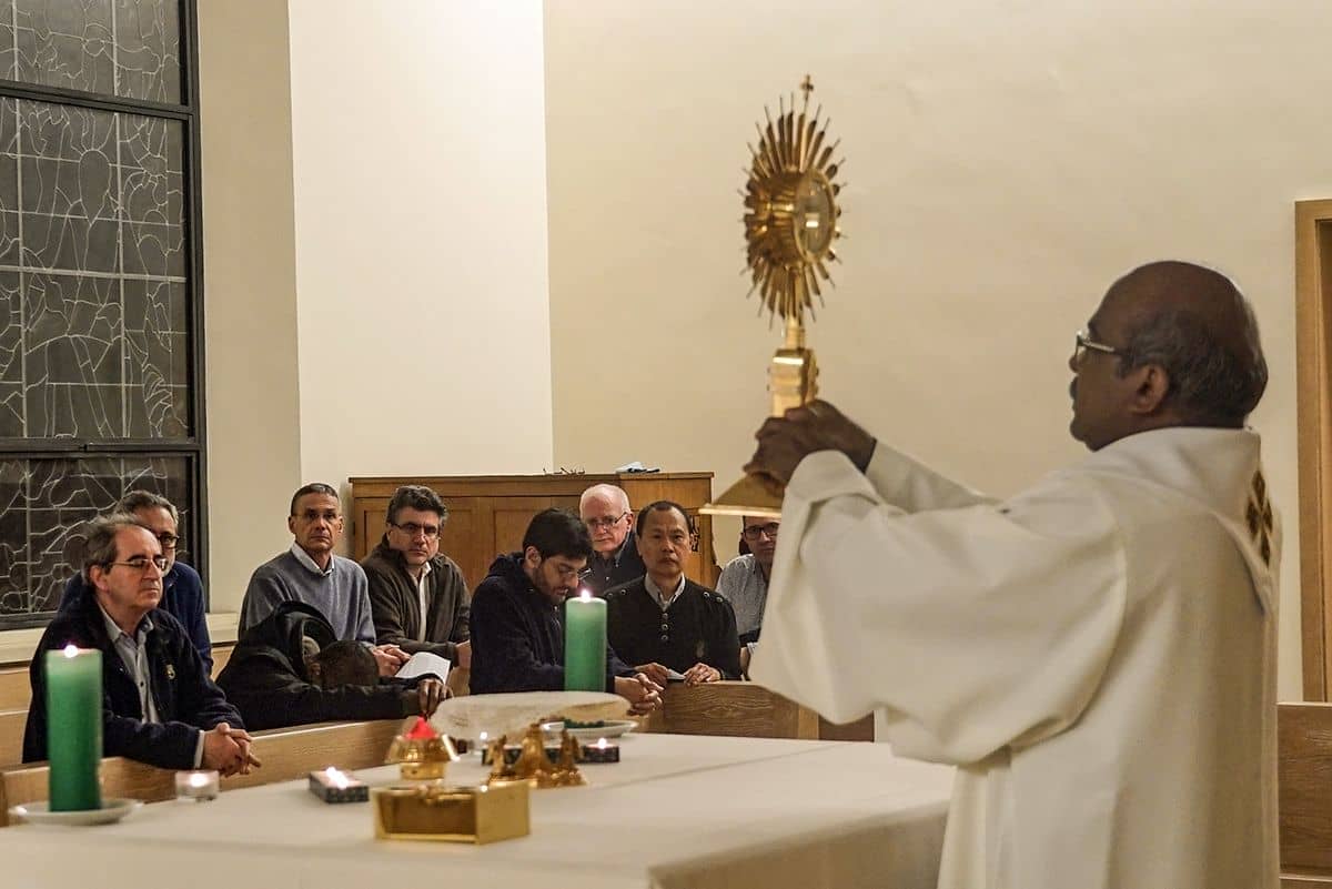 Participen, mediante la oración, en el discernimiento sobre las Preferencias apostólicas