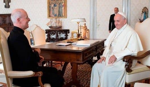 James Martin, SJ: “Estoy feliz por la preocupación del Papa por la comunidad LGTB“