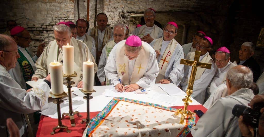 Padres sinodales firman histórico ‘Pacto de las Catacumbas por la Casa Común’