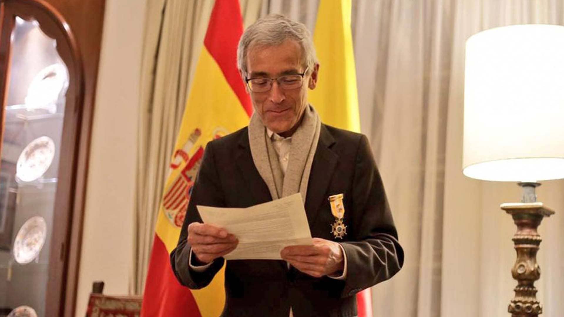 Francisco de Roux, S.J. fue condecorado por su compromiso y trabajo por la paz