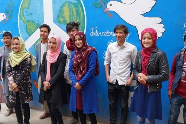 JWL y universidades asociadas brindan programas profesionales a refugiados