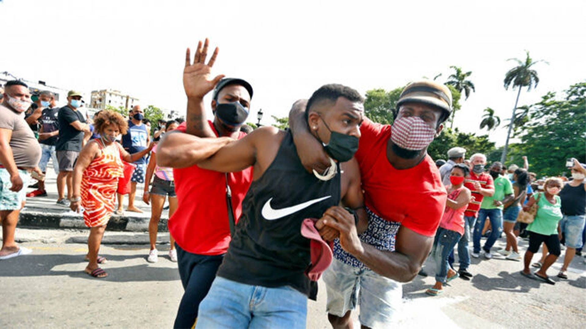 Religiosos cubanos asesoran familias de detenidos