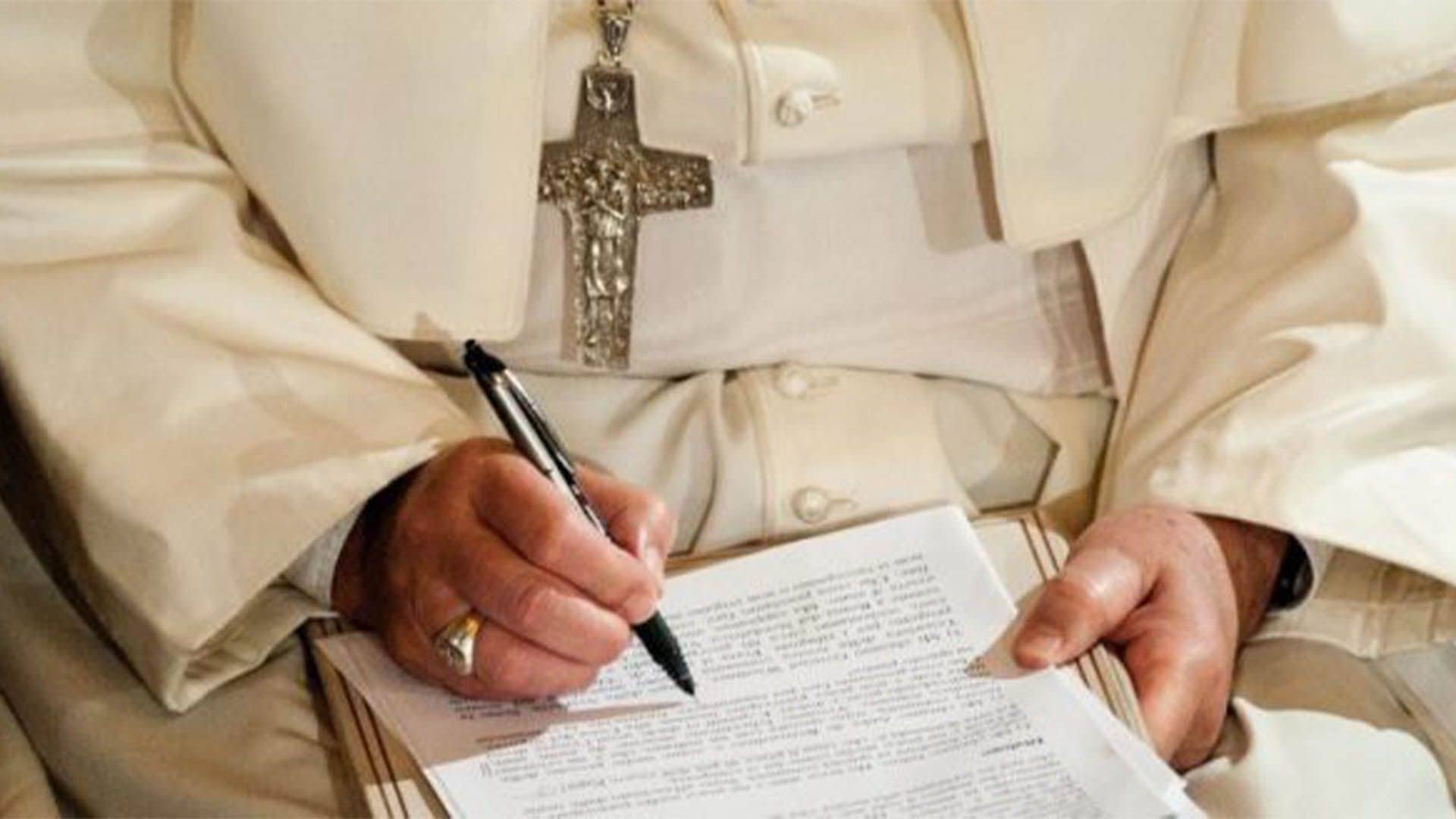 Papa publica 'Motu Proprio' con nuevas normas sobre la misa antigua