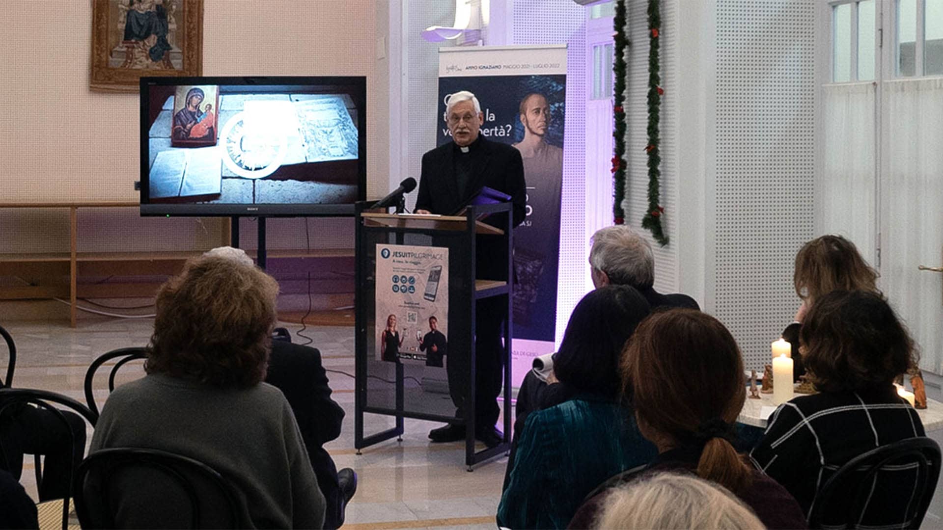 Padre General conversa con comunicadores en Roma