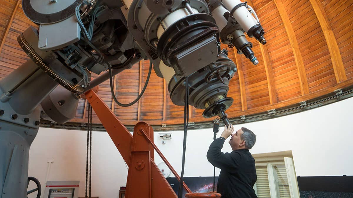 Jesuitas en las fronteras: La fe que inspira la ciencia - Observatorio Vaticano