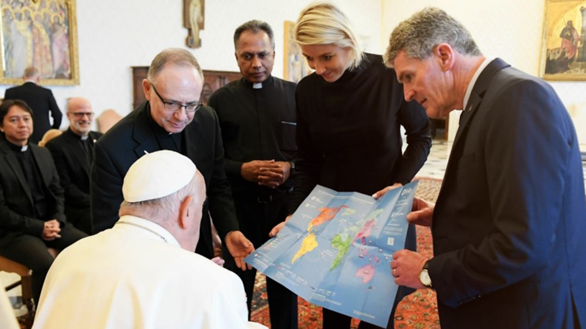 Francisco se dirige a la Comisión Internacional del Apostolado Educativo de la Compañía de Jesús